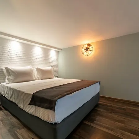 Oinoelia Luxury & Apartment Potos