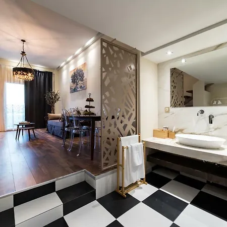Oinoelia Luxury & *