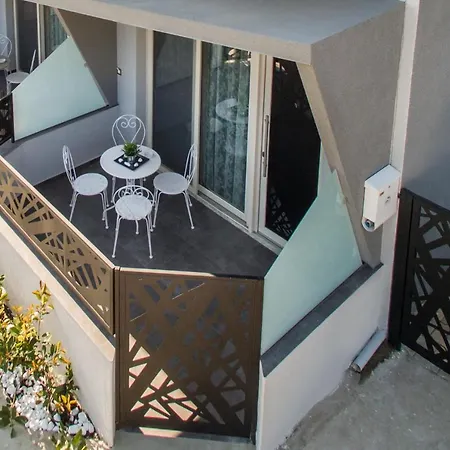 Apartment Oinoelia Luxury & Potos
